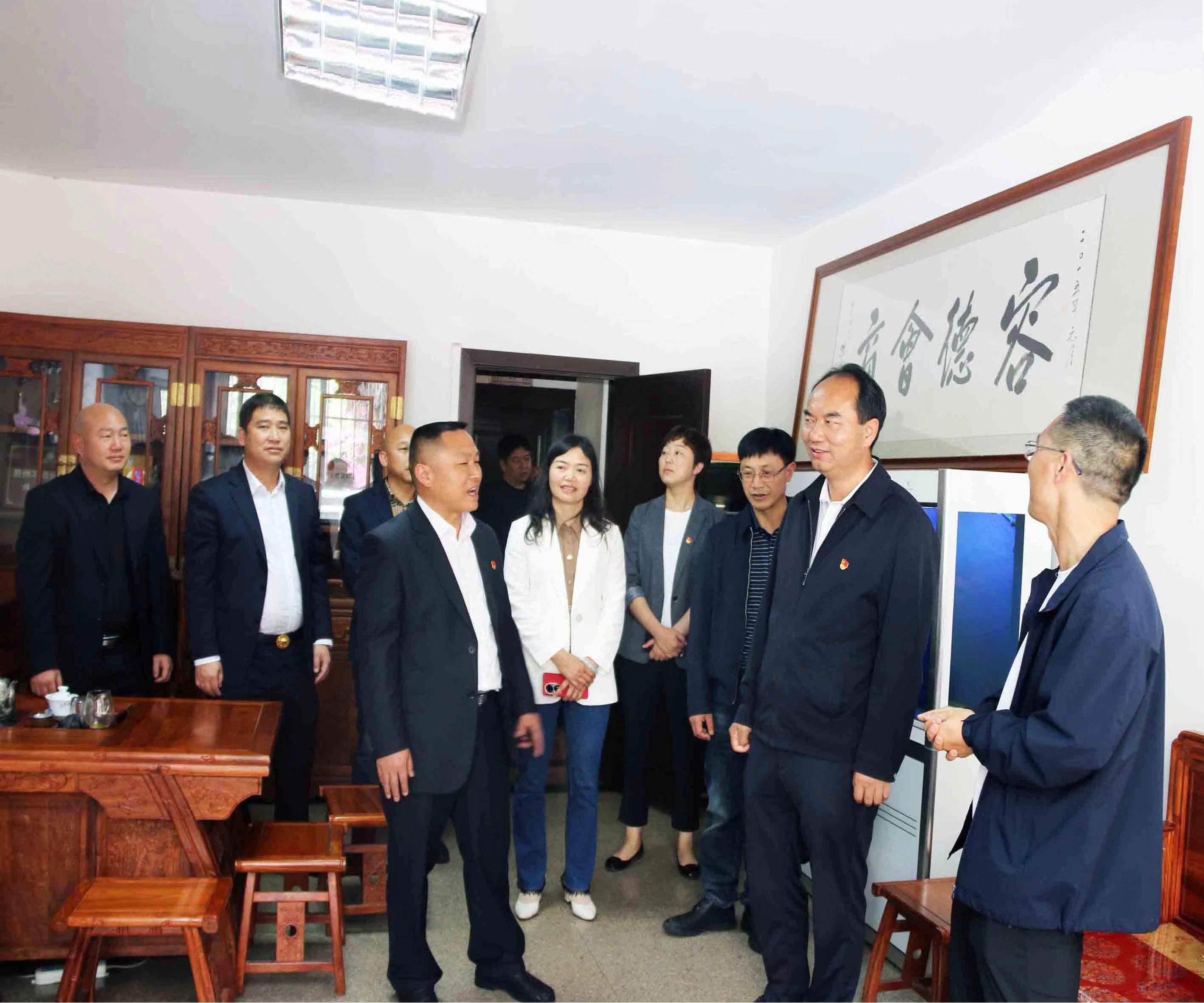 中共会泽县委书记丁东平 到昆明市会泽商会调研指导